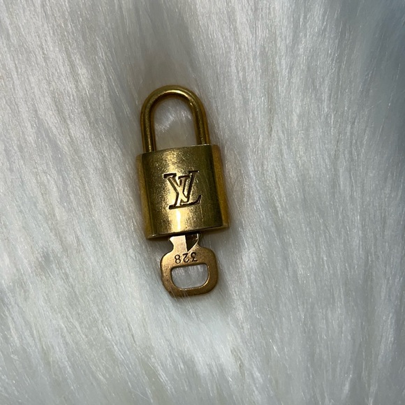 Louis Vuitton LV Gold Padlock Lock & Key 328 - Picture 3 of 7